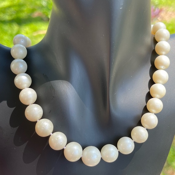 Elegant Genuine South Sea Pearl Necklace 10-13.3mm Hand-knotted - Picture 13 of 13